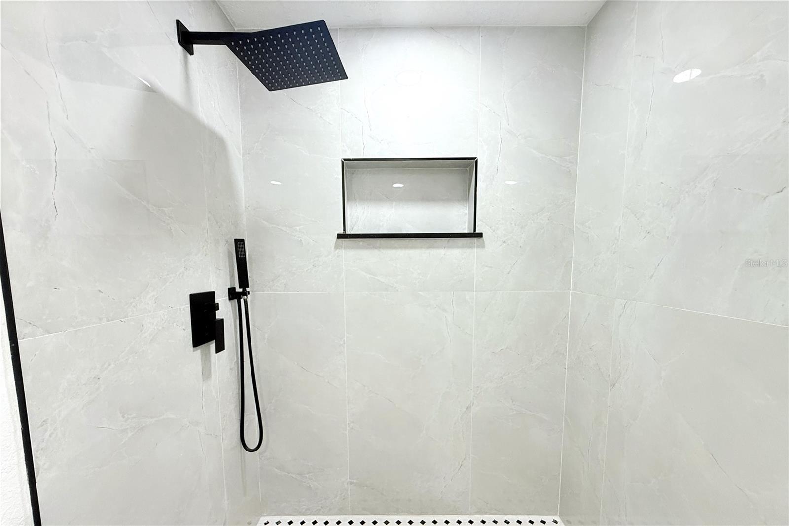 Listing photo id 31 for 8816 Ashman Road