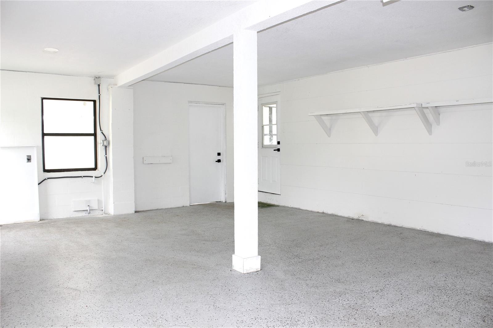 Listing photo id 37 for 8816 Ashman Road