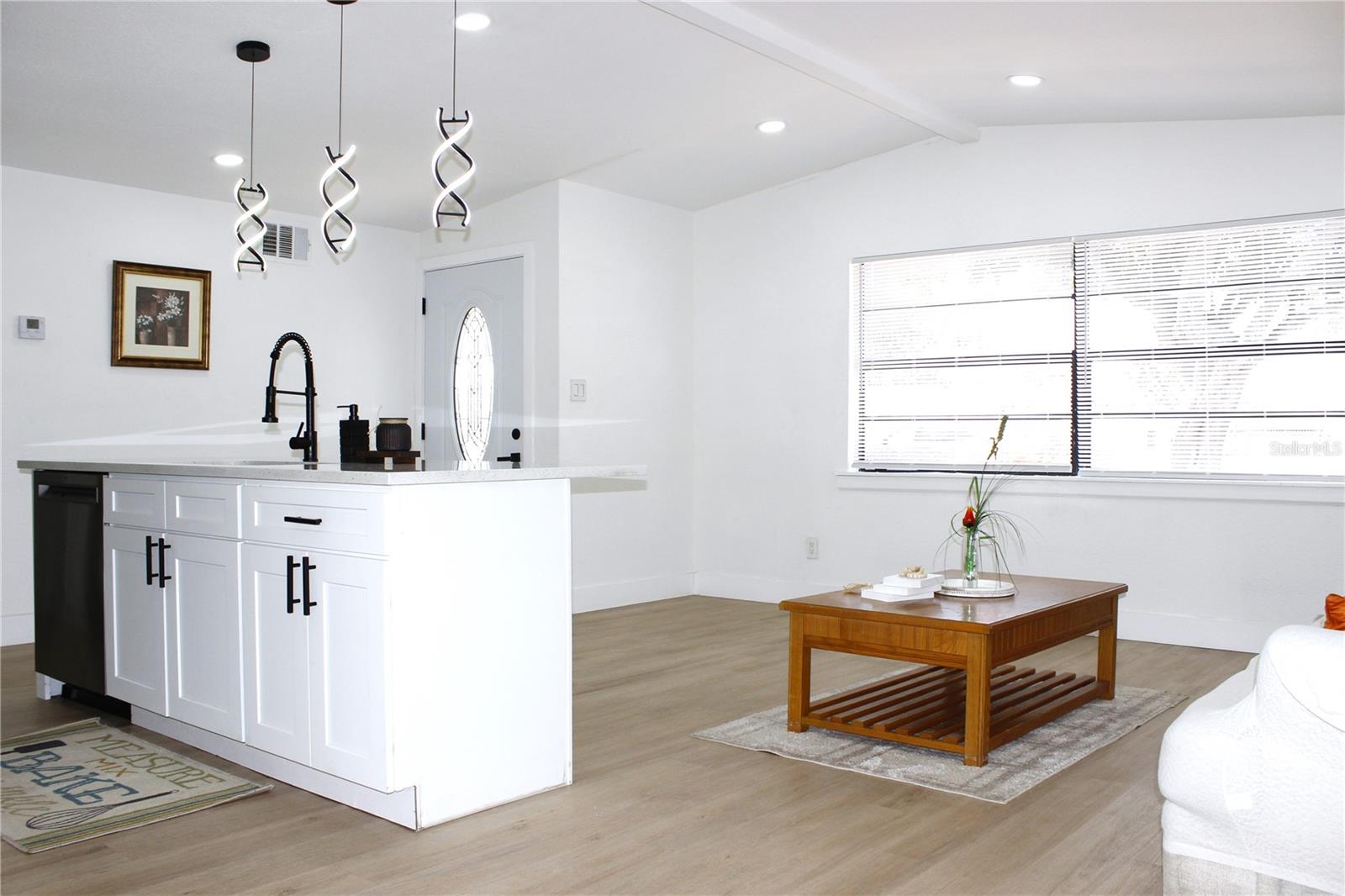 Listing photo id 6 for 8816 Ashman Road