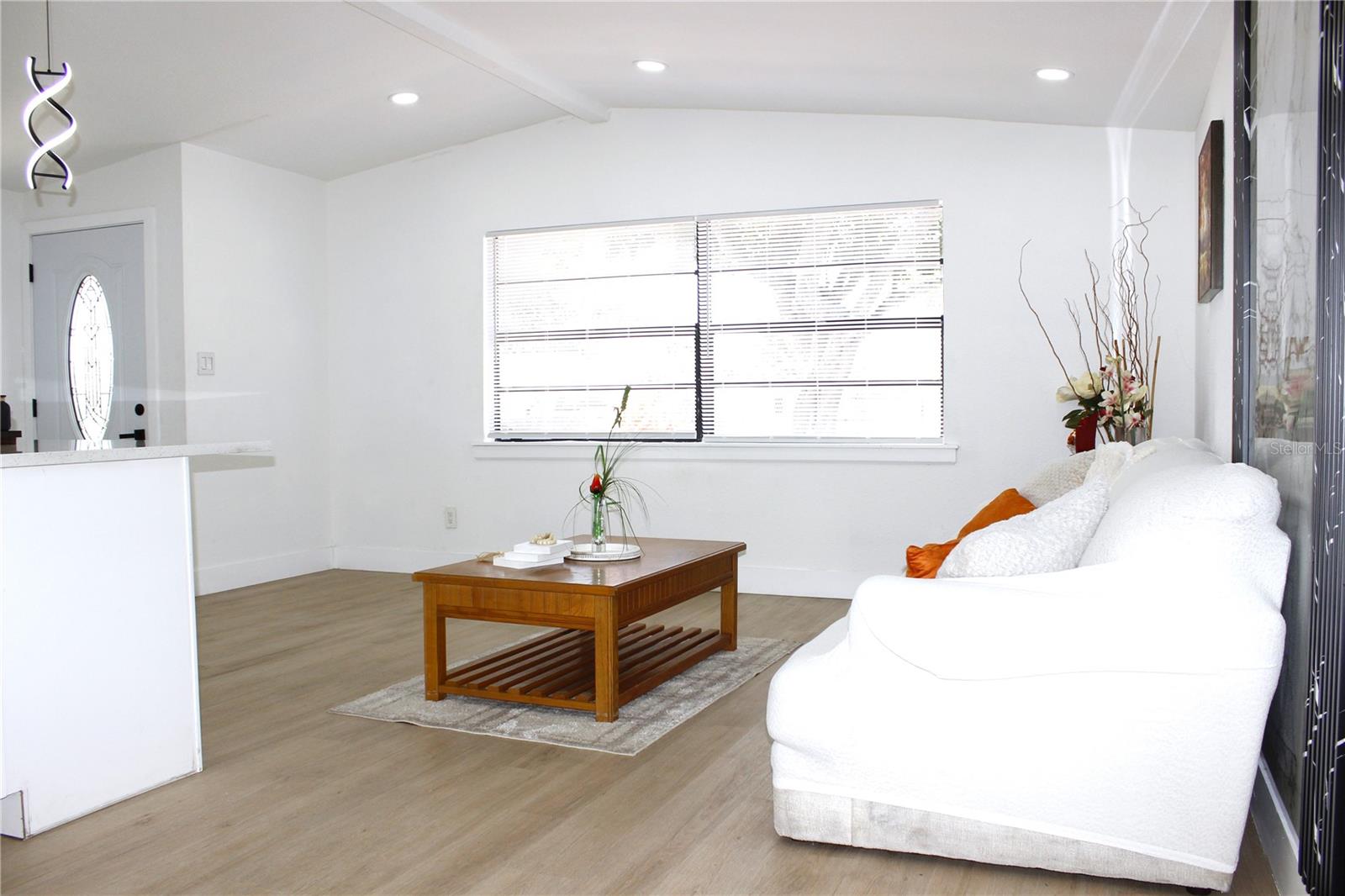 Listing photo id 7 for 8816 Ashman Road