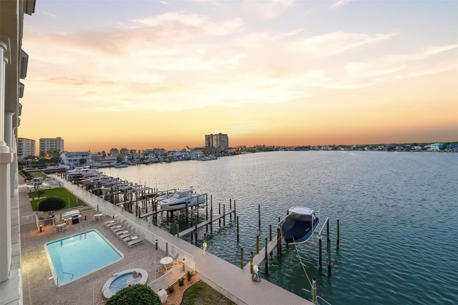 Image 11 of 52 For 17735 Gulf Boulevard 405