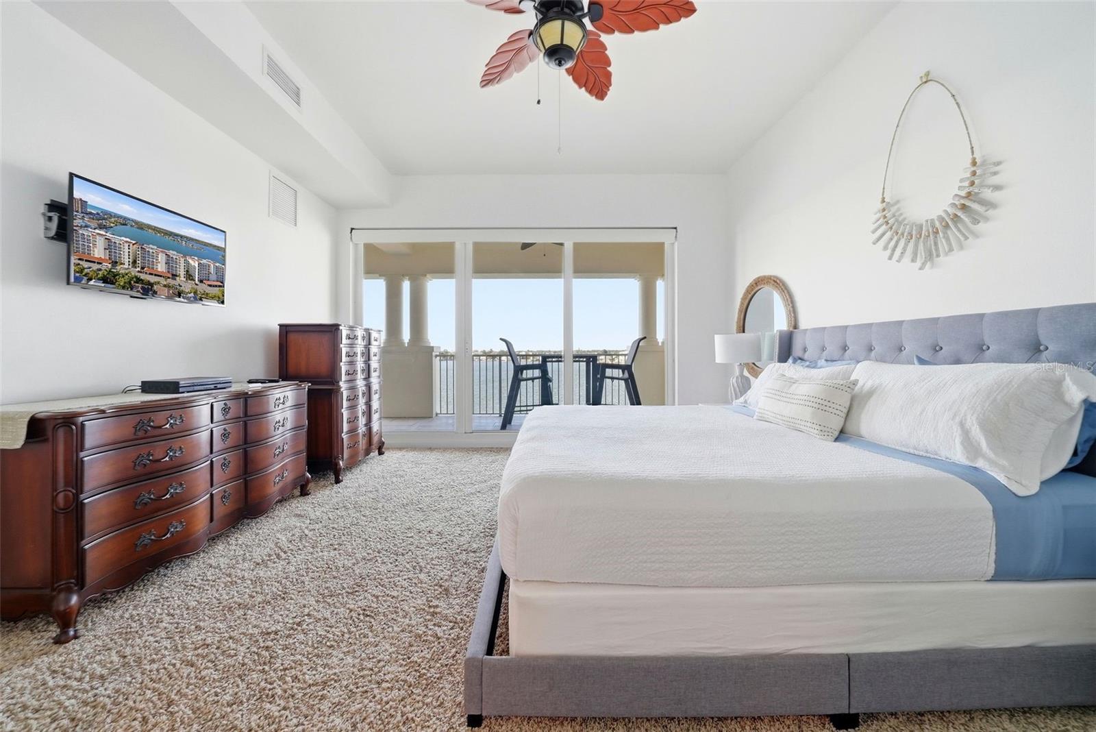 Image 15 of 52 For 17735 Gulf Boulevard 405