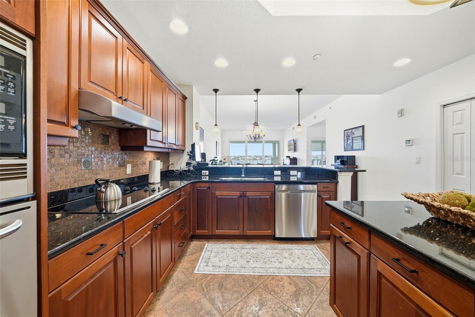 Image 24 of 52 For 17735 Gulf Boulevard 405