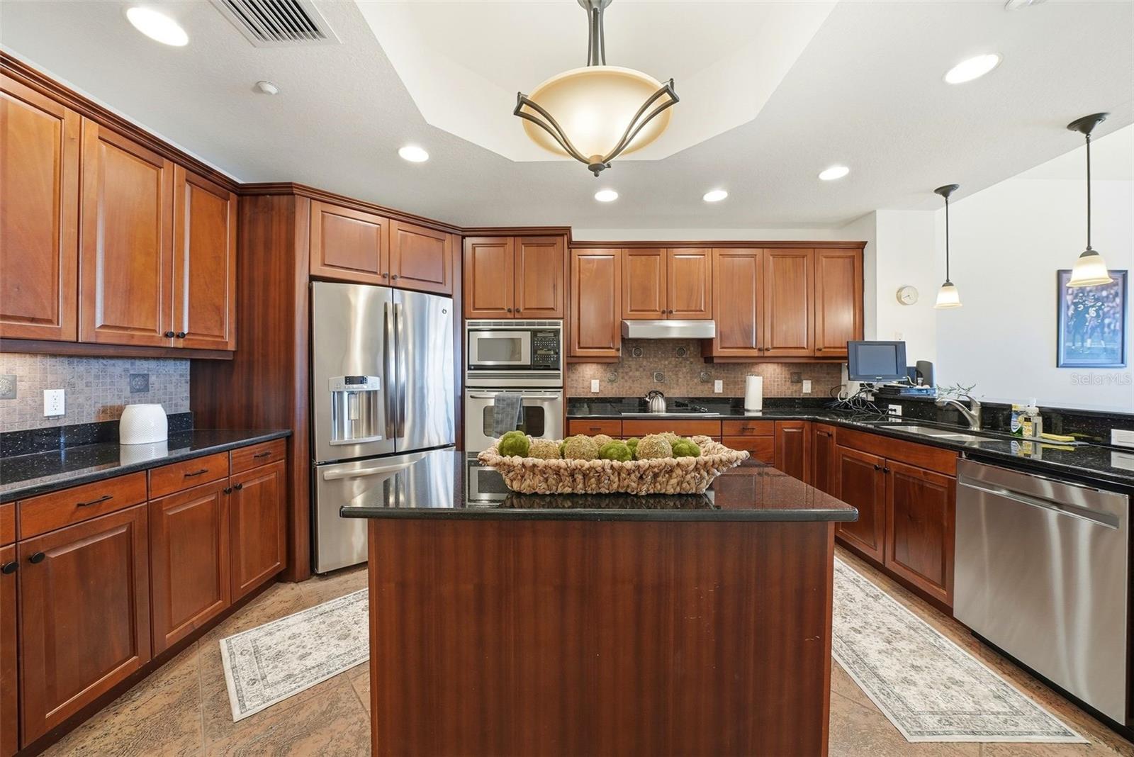 Image 25 of 52 For 17735 Gulf Boulevard 405