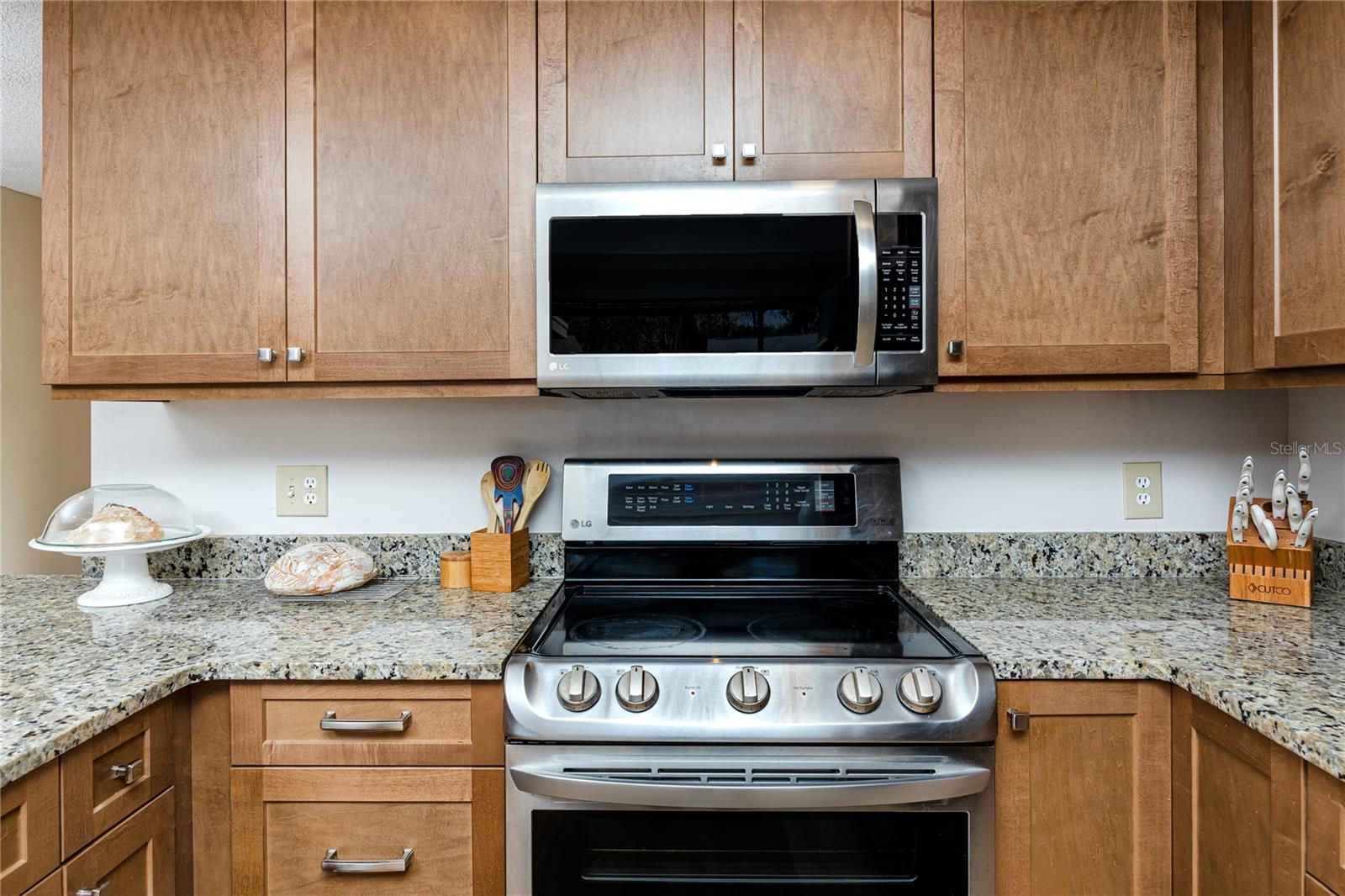 Image 11 of 48 For 14012 Cascade Lane