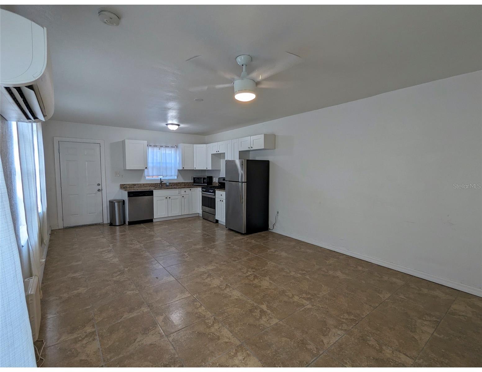 Image 3 of 9 For 411 Albany Avenue 3