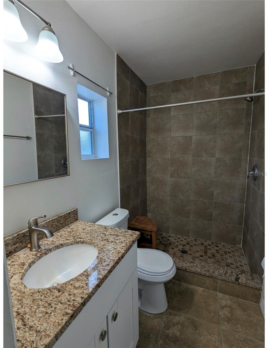 Image 5 of 9 For 411 Albany Avenue 3