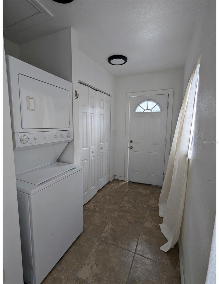 Image 6 of 9 For 411 Albany Avenue 3