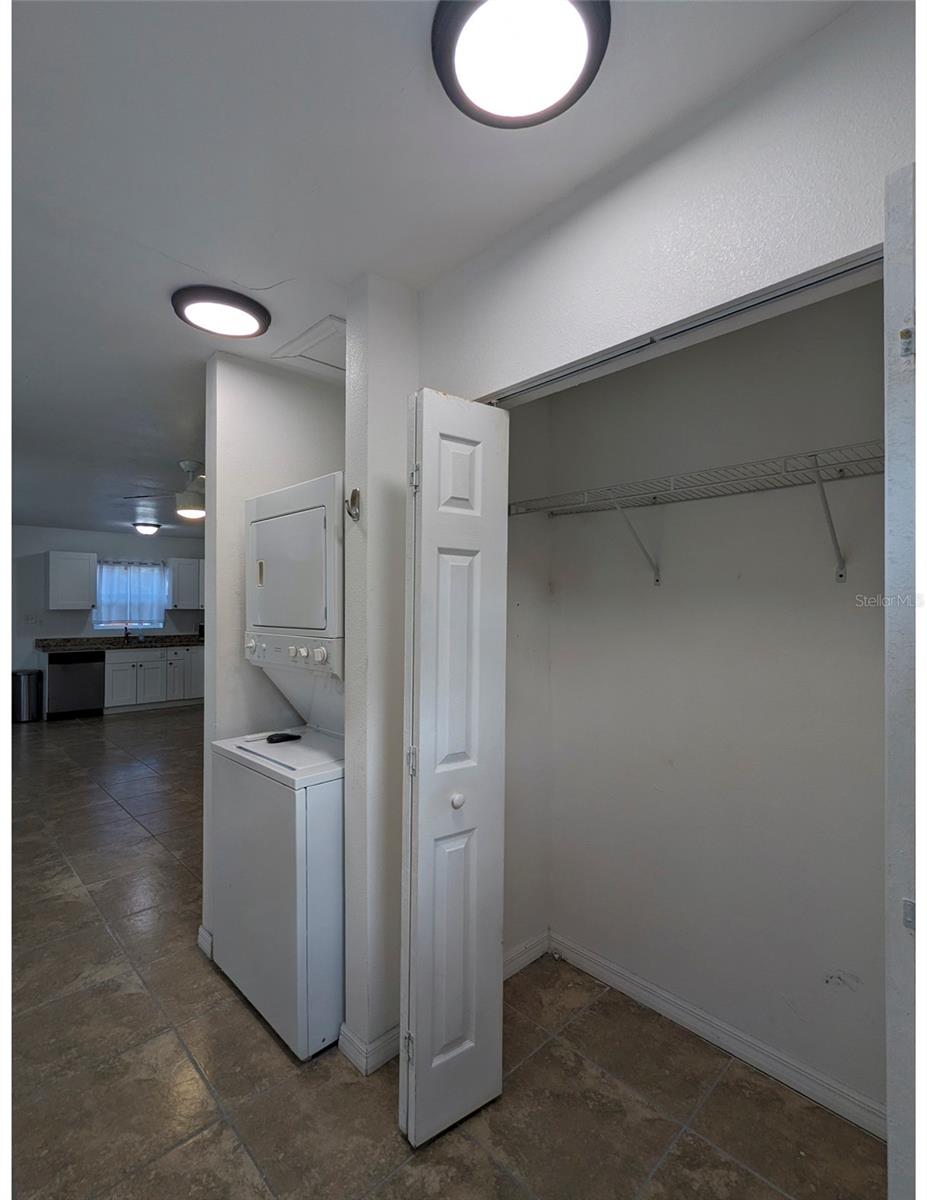 Image 7 of 9 For 411 Albany Avenue 3