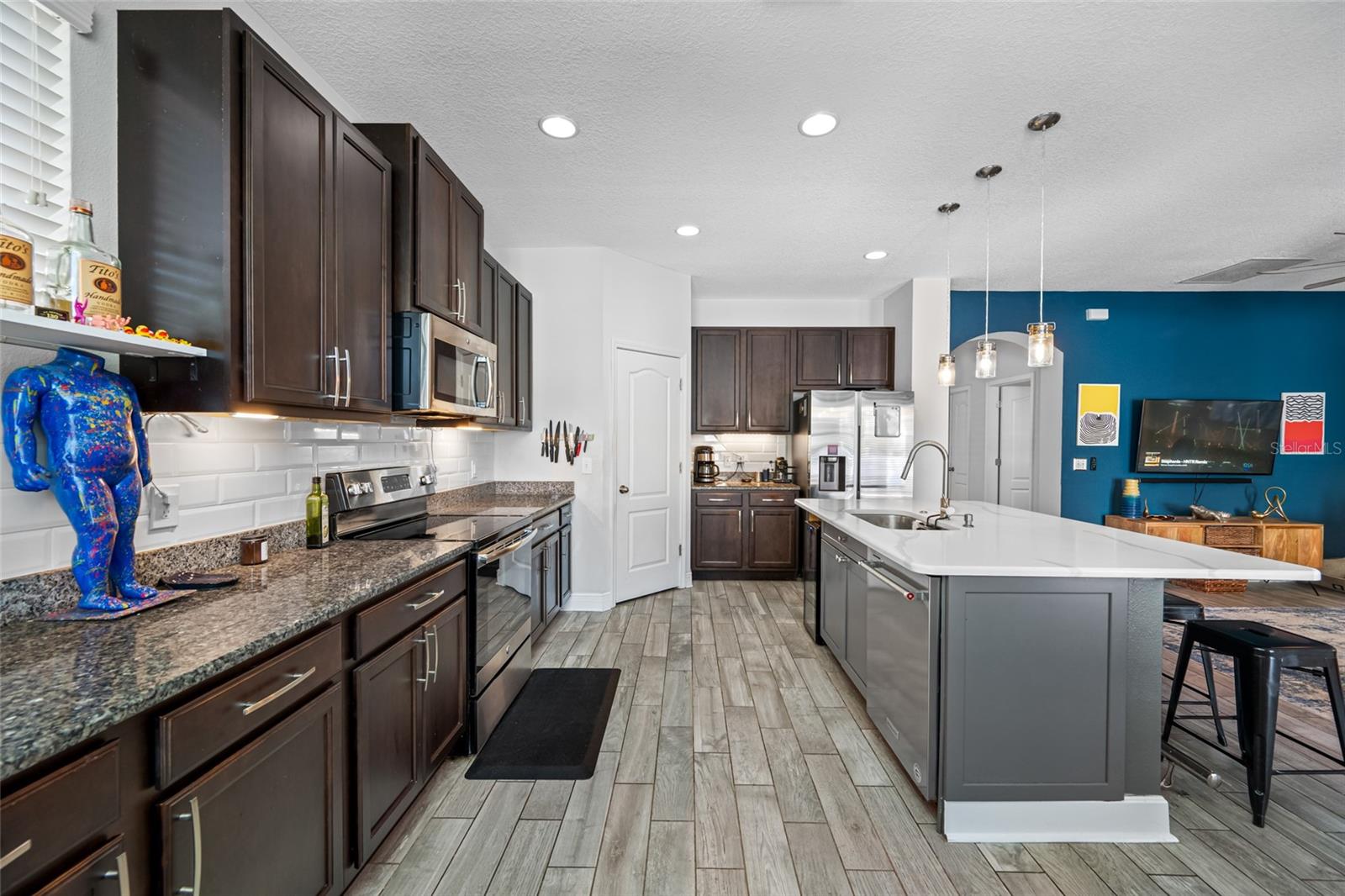 Image 14 of 43 For 827 12th Avenue S