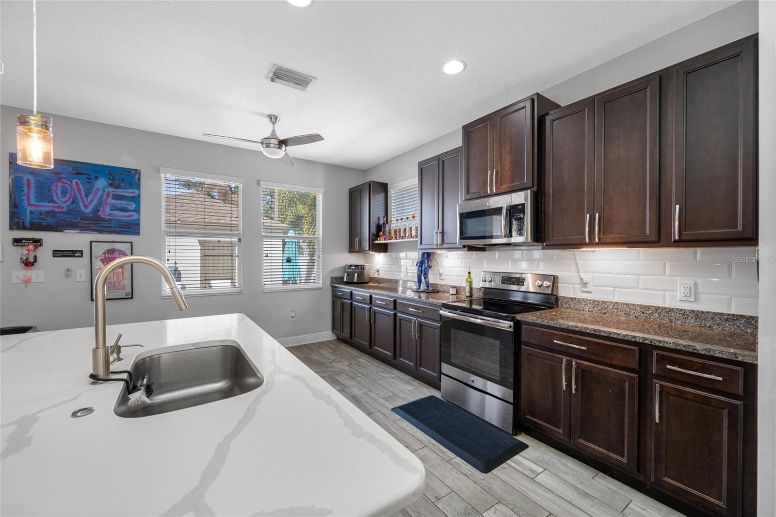 Image 15 of 43 For 827 12th Avenue S