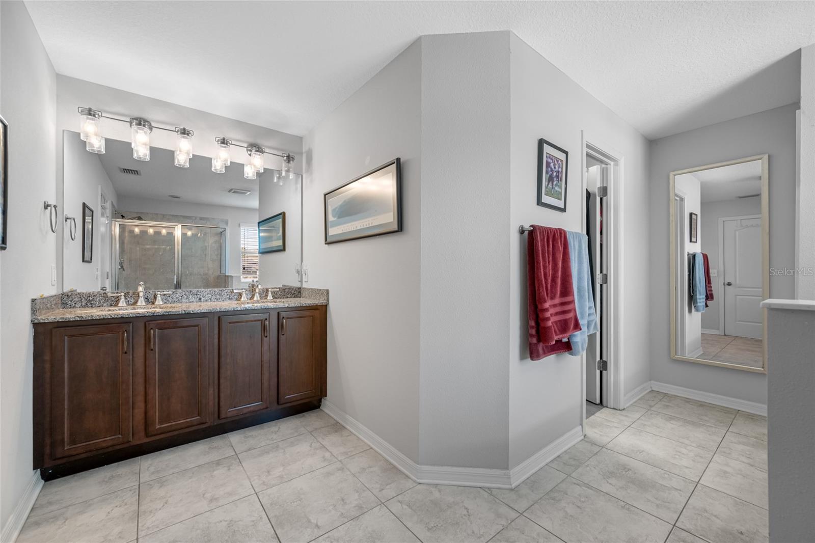 Image 26 of 43 For 827 12th Avenue S