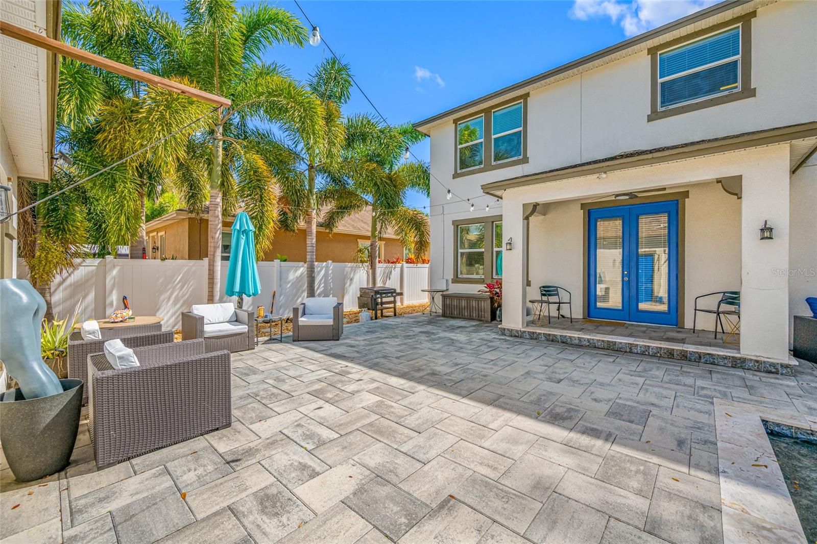 Image 4 of 43 For 827 12th Avenue S