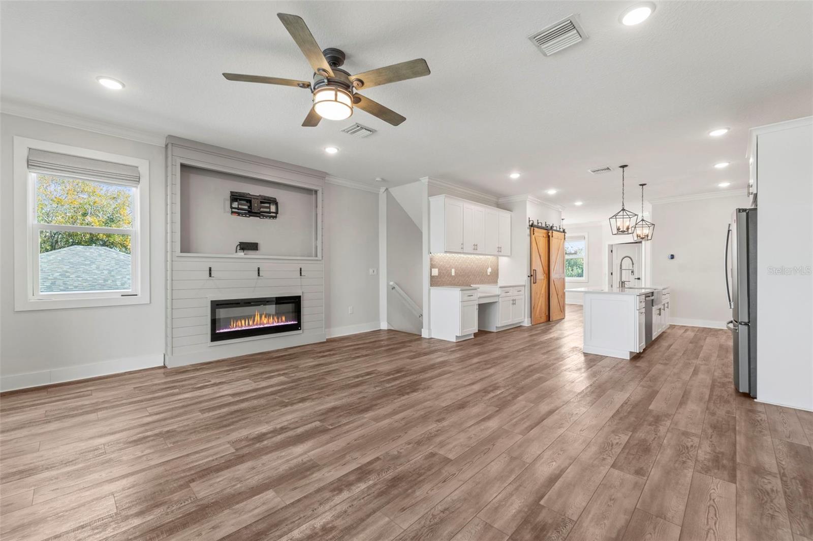 Image 10 of 80 For 1299 Savona Drive Ne