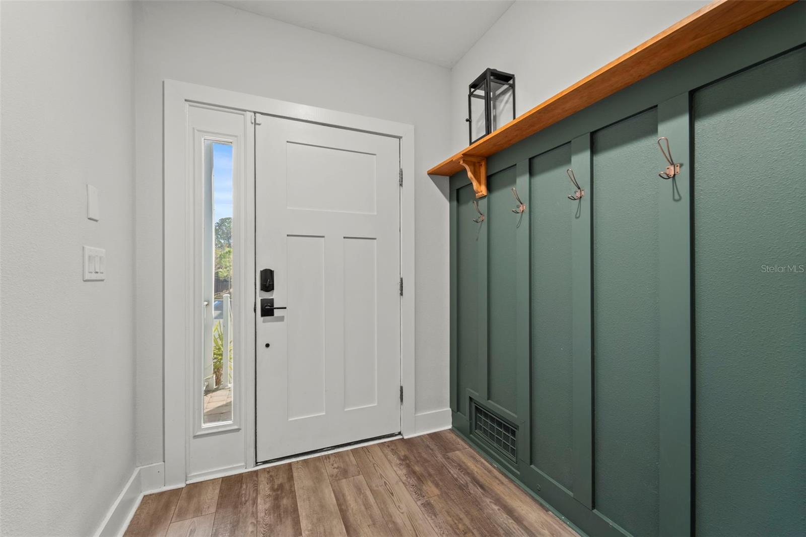 Image 3 of 80 For 1299 Savona Drive Ne