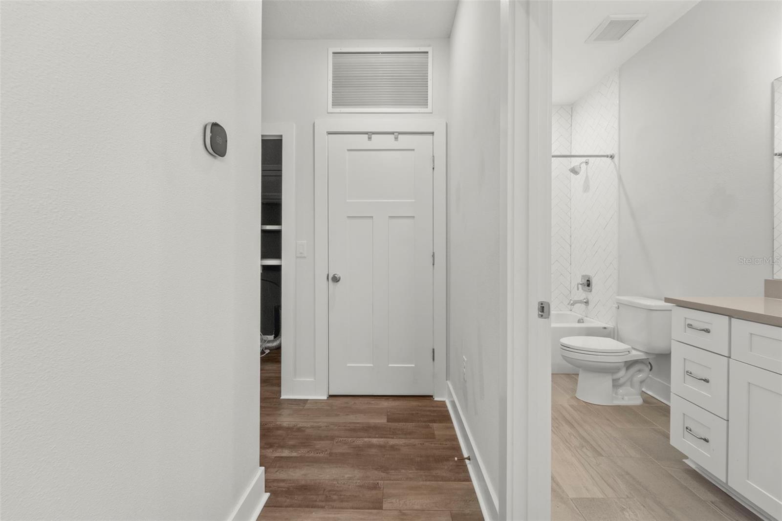 Image 34 of 80 For 1299 Savona Drive Ne