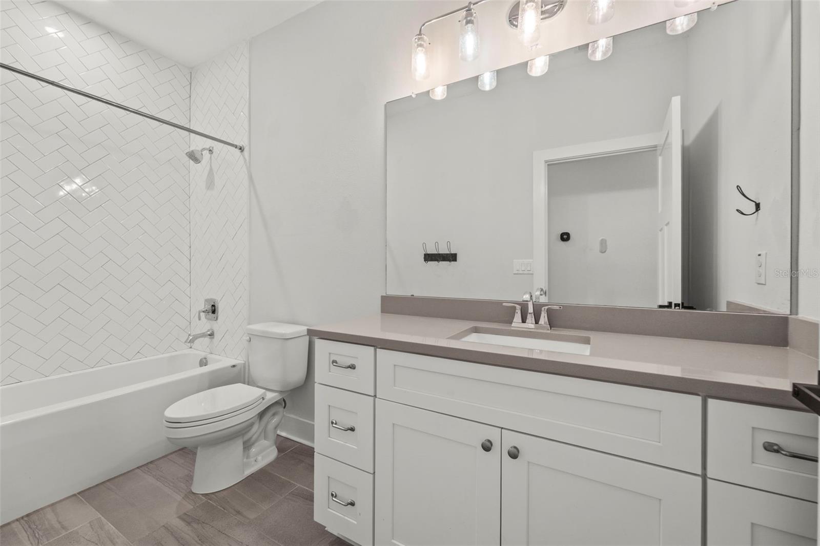 Image 36 of 80 For 1299 Savona Drive Ne