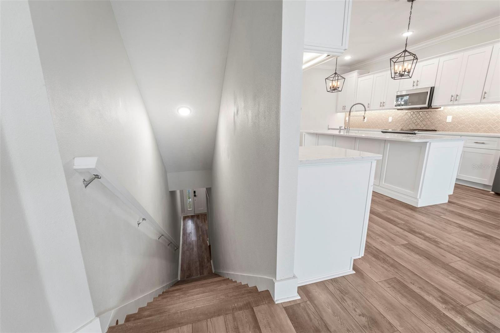 Image 4 of 80 For 1299 Savona Drive Ne