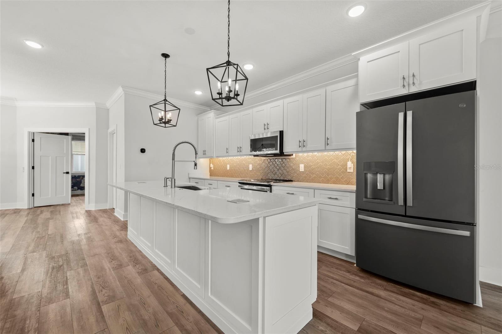 Image 8 of 80 For 1299 Savona Drive Ne