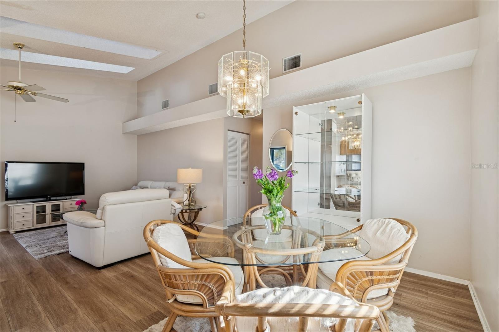 Image 11 of 44 For 3766 El Camino Court