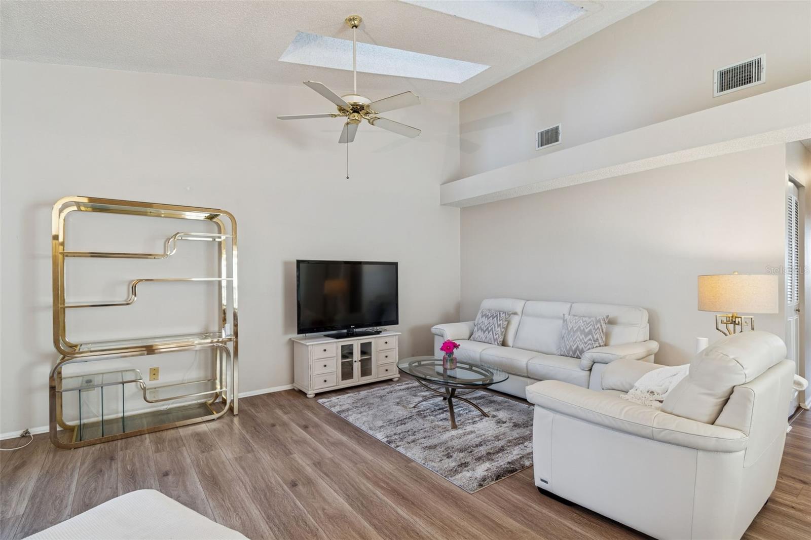 Image 13 of 44 For 3766 El Camino Court