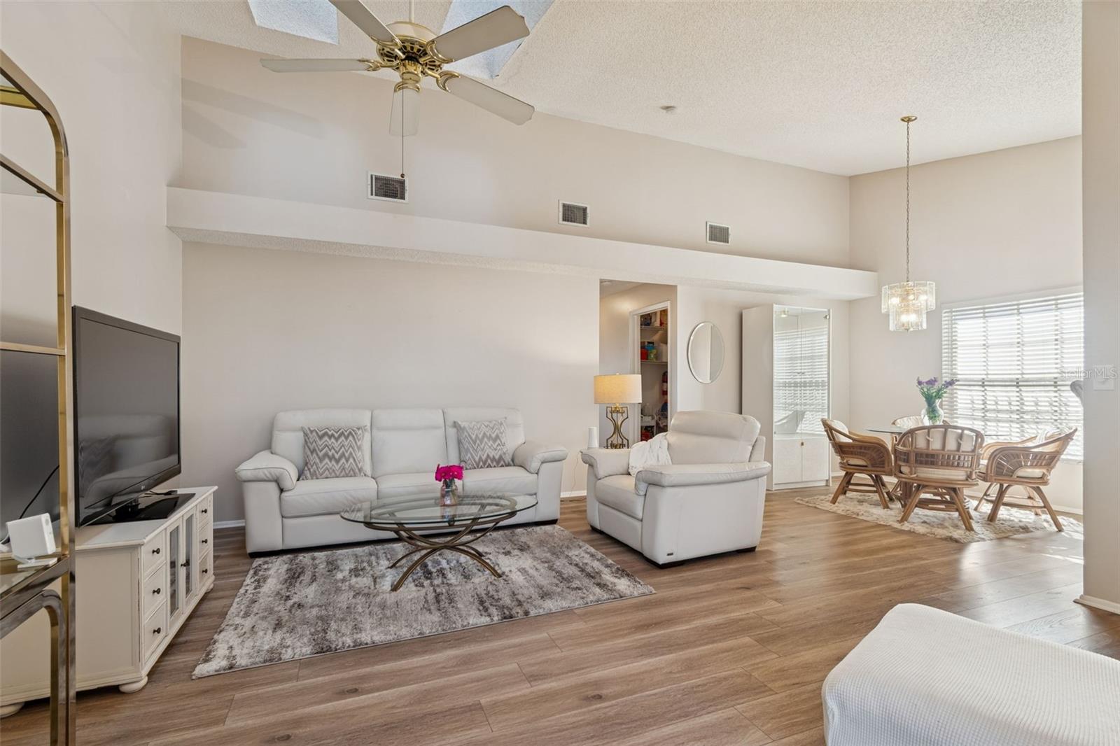 Image 15 of 44 For 3766 El Camino Court