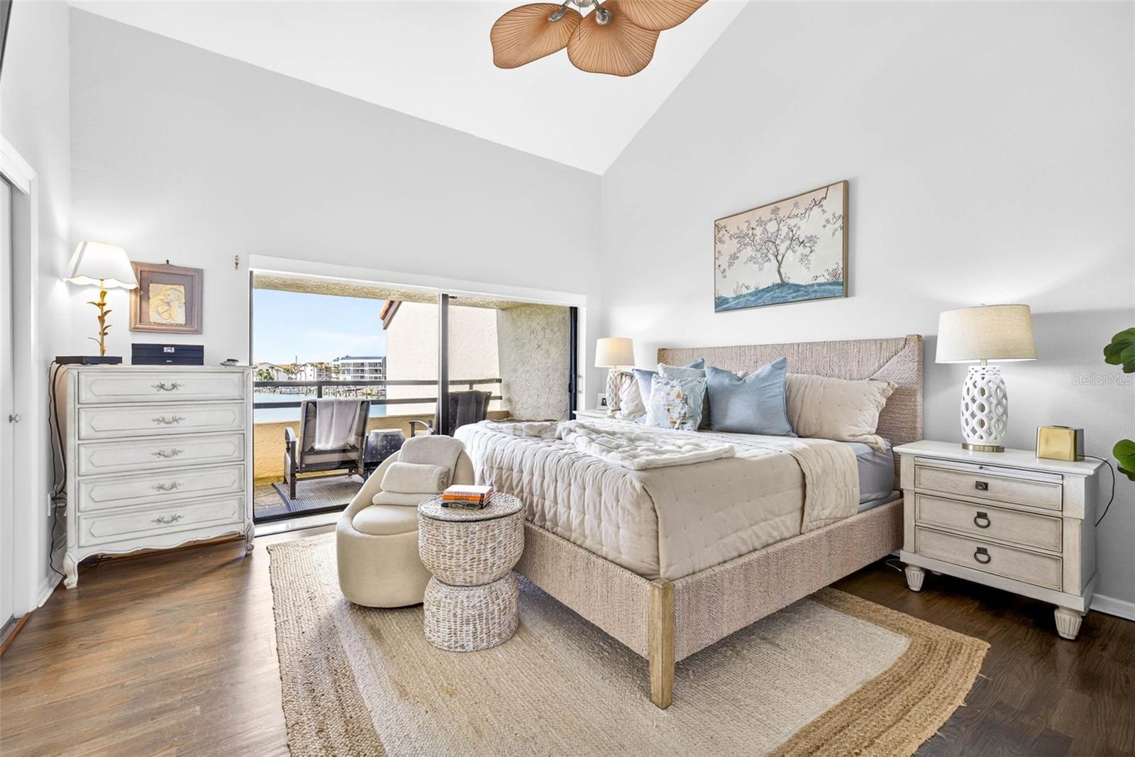 Image 33 of 86 For 132 1st Street E 106