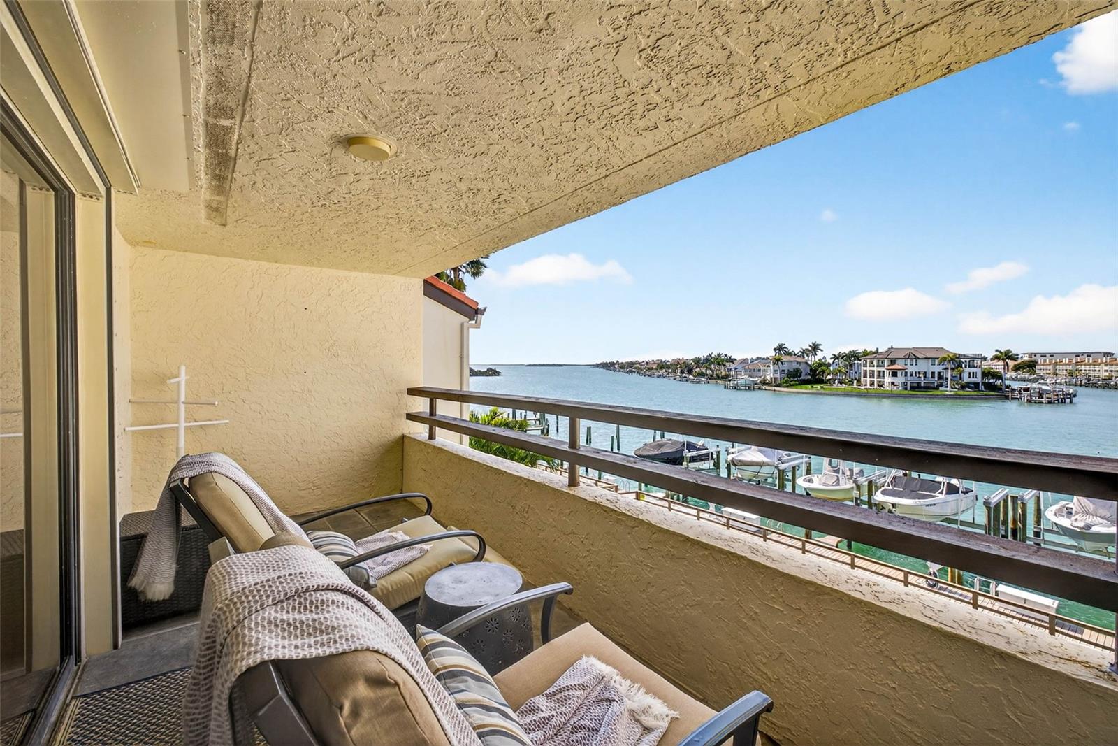 Image 41 of 86 For 132 1st Street E 106