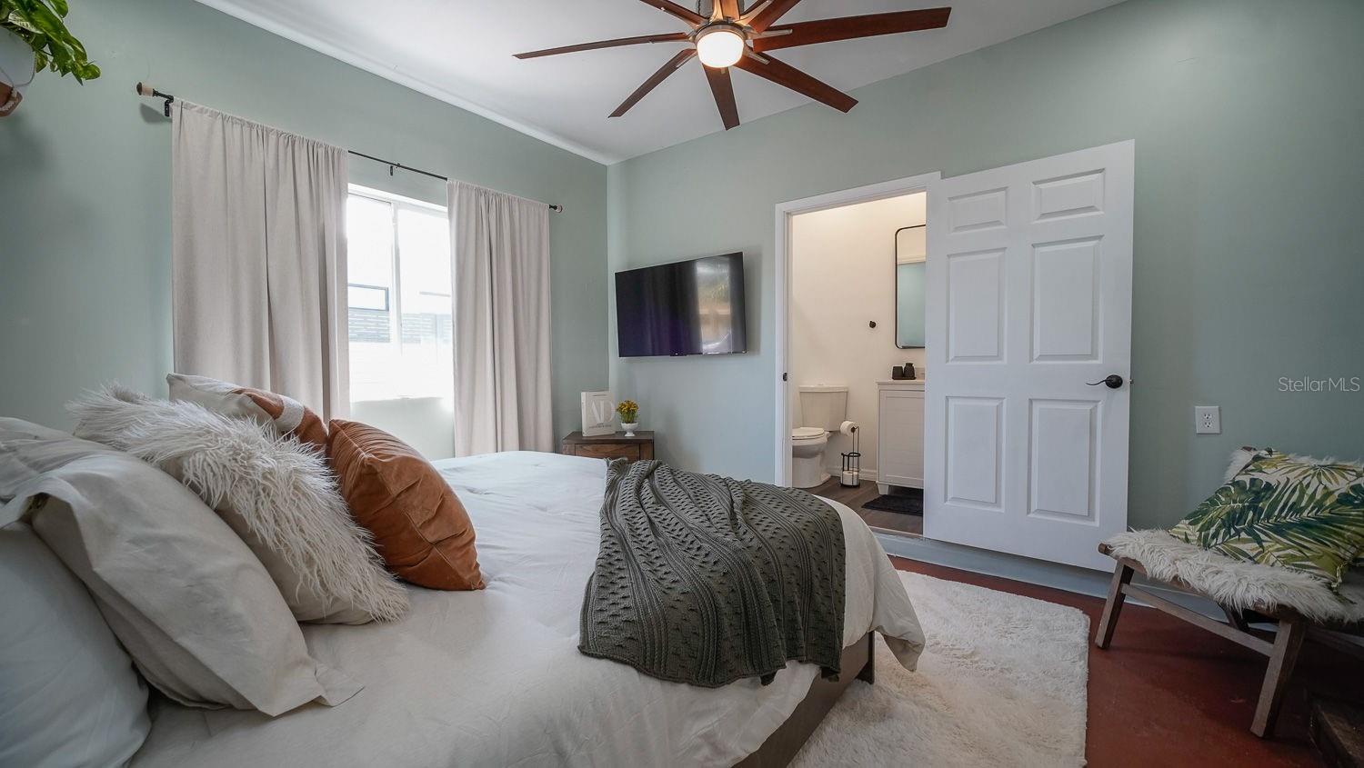 Image 15 of 32 For 4739 Baywood Point Drive S