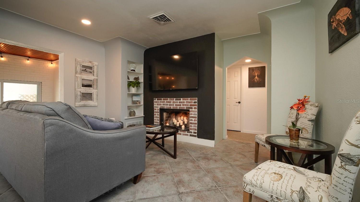 Image 6 of 32 For 4739 Baywood Point Drive S