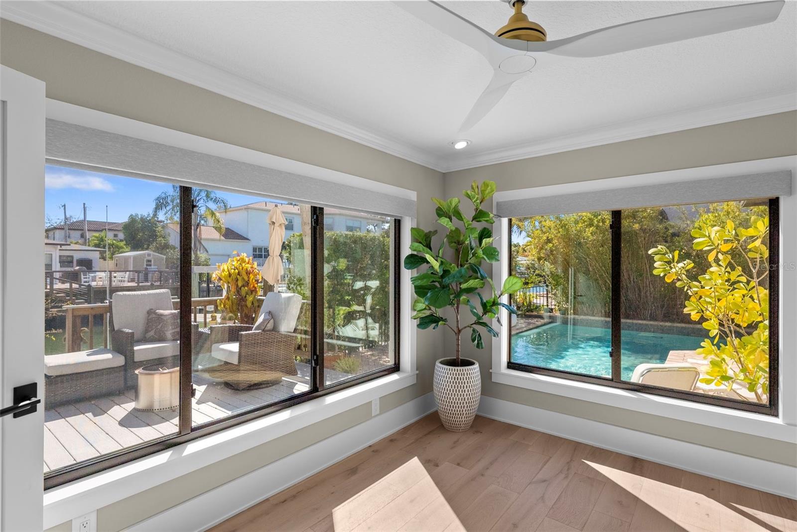 Listing photo id 11 for 4926 Melrose Avenue N