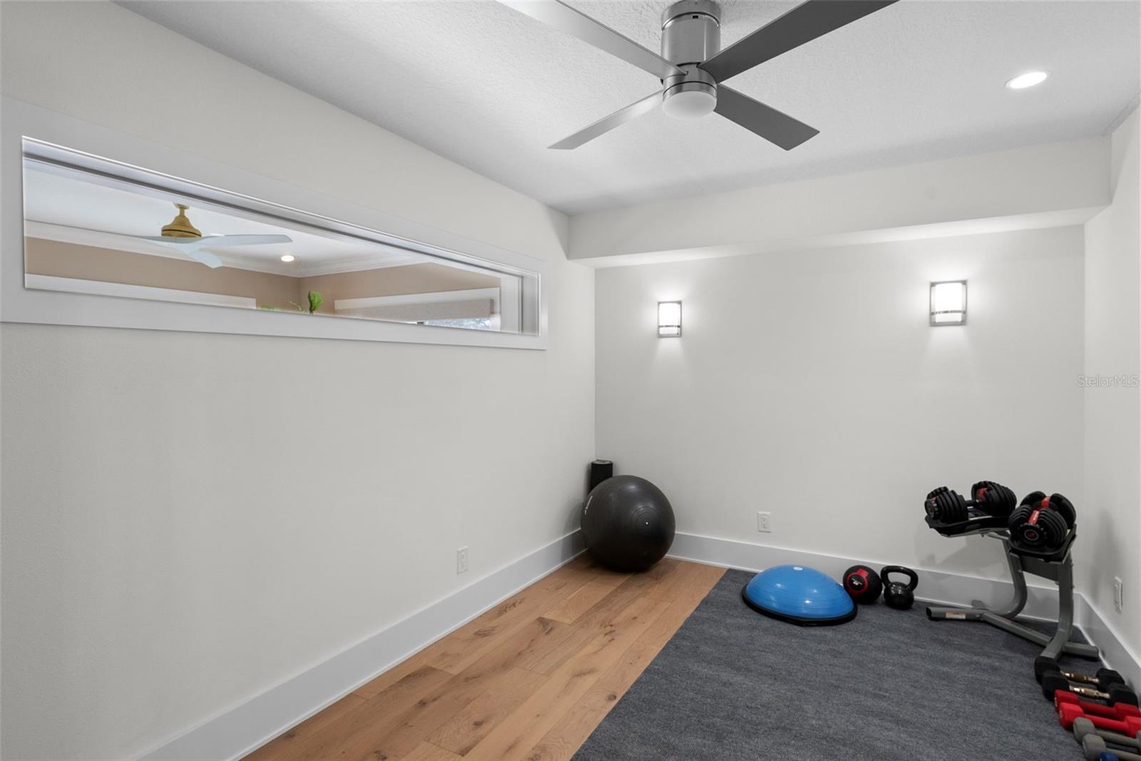 Listing photo id 12 for 4926 Melrose Avenue N