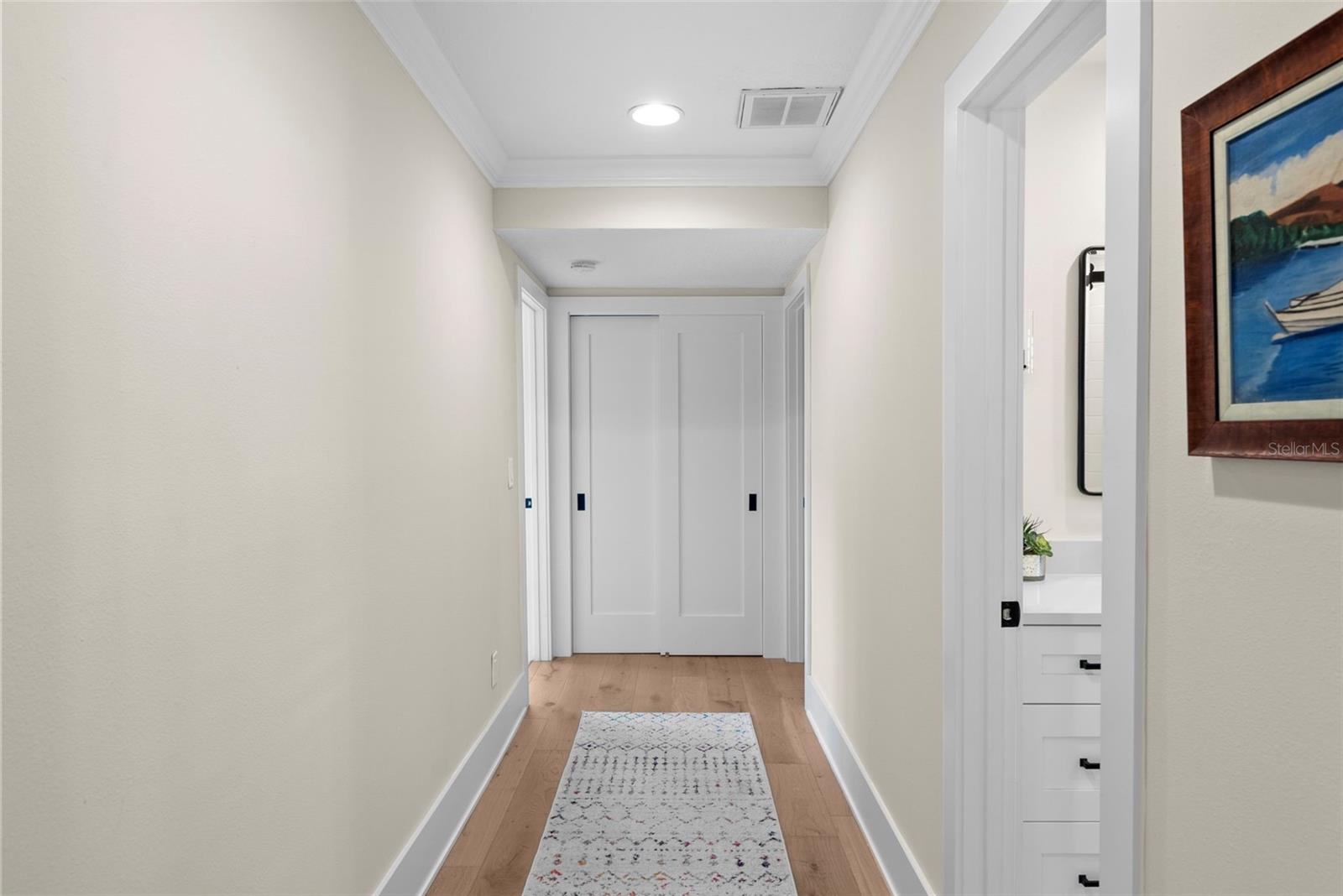 Listing photo id 13 for 4926 Melrose Avenue N