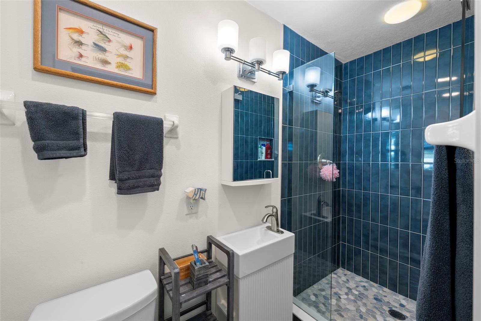 Listing photo id 15 for 4926 Melrose Avenue N