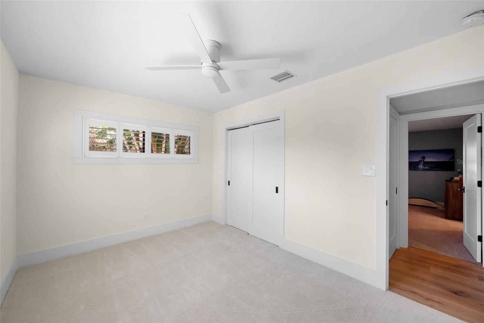 Listing photo id 16 for 4926 Melrose Avenue N