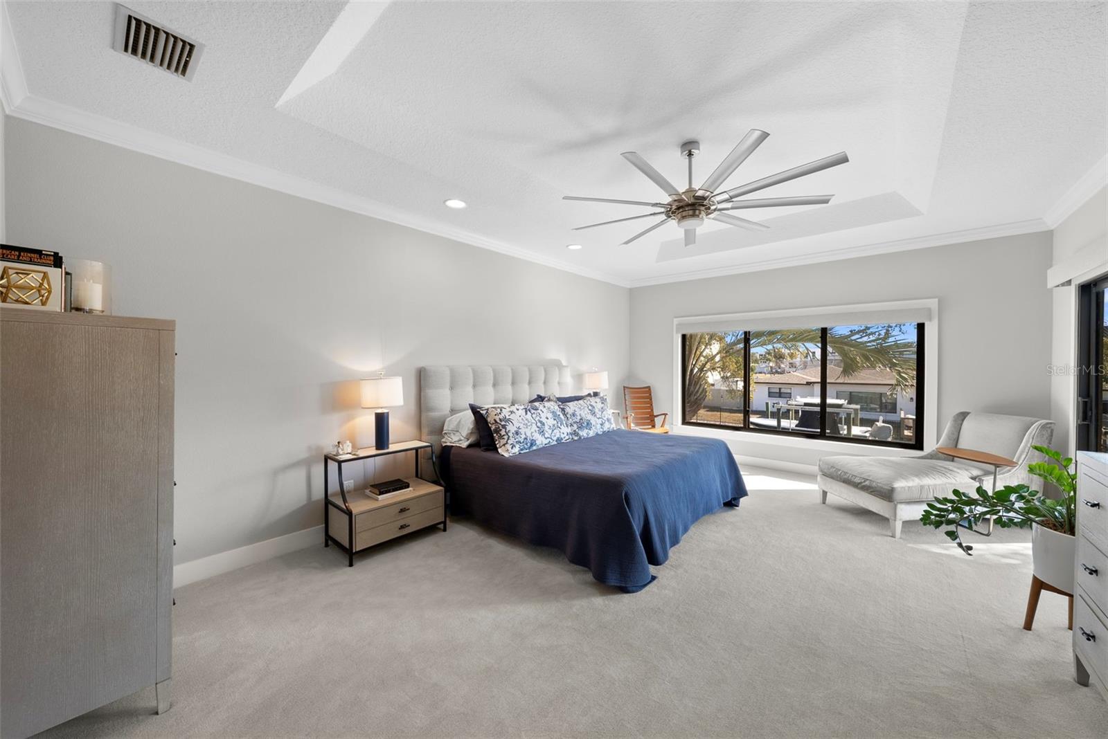 Listing photo id 19 for 4926 Melrose Avenue N