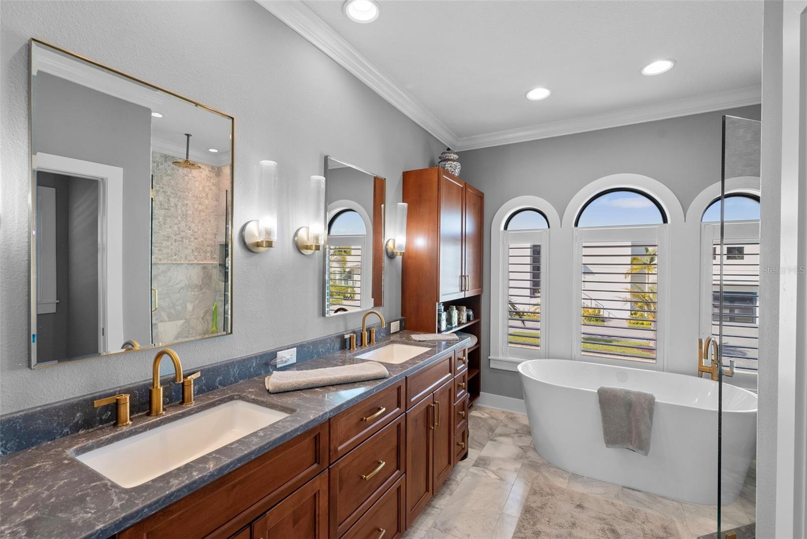 Listing photo id 23 for 4926 Melrose Avenue N