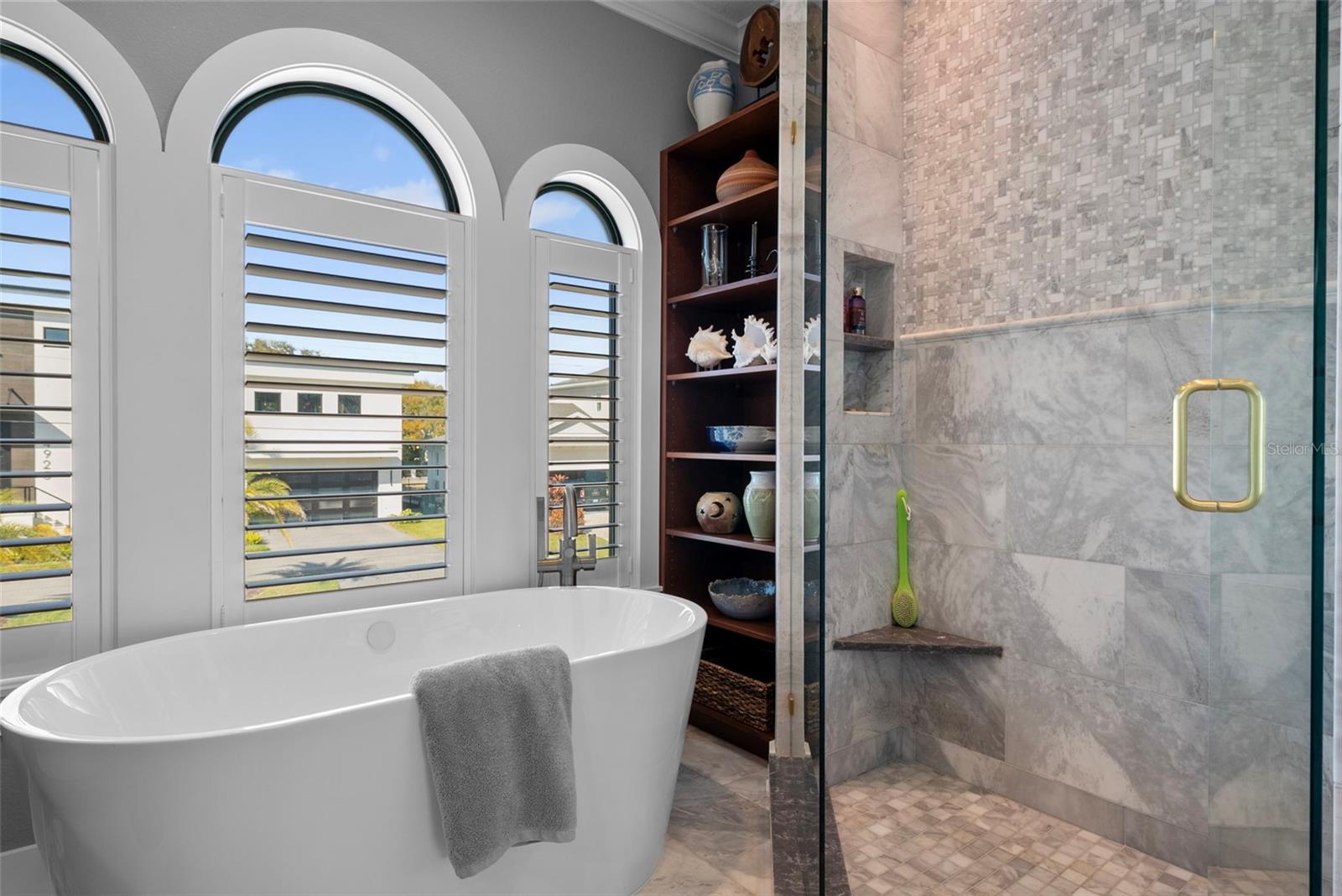 Listing photo id 24 for 4926 Melrose Avenue N