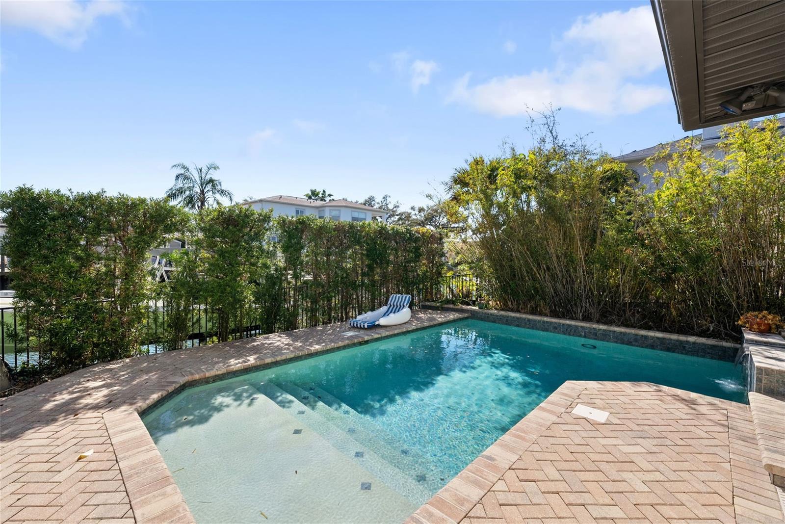 Listing photo id 29 for 4926 Melrose Avenue N