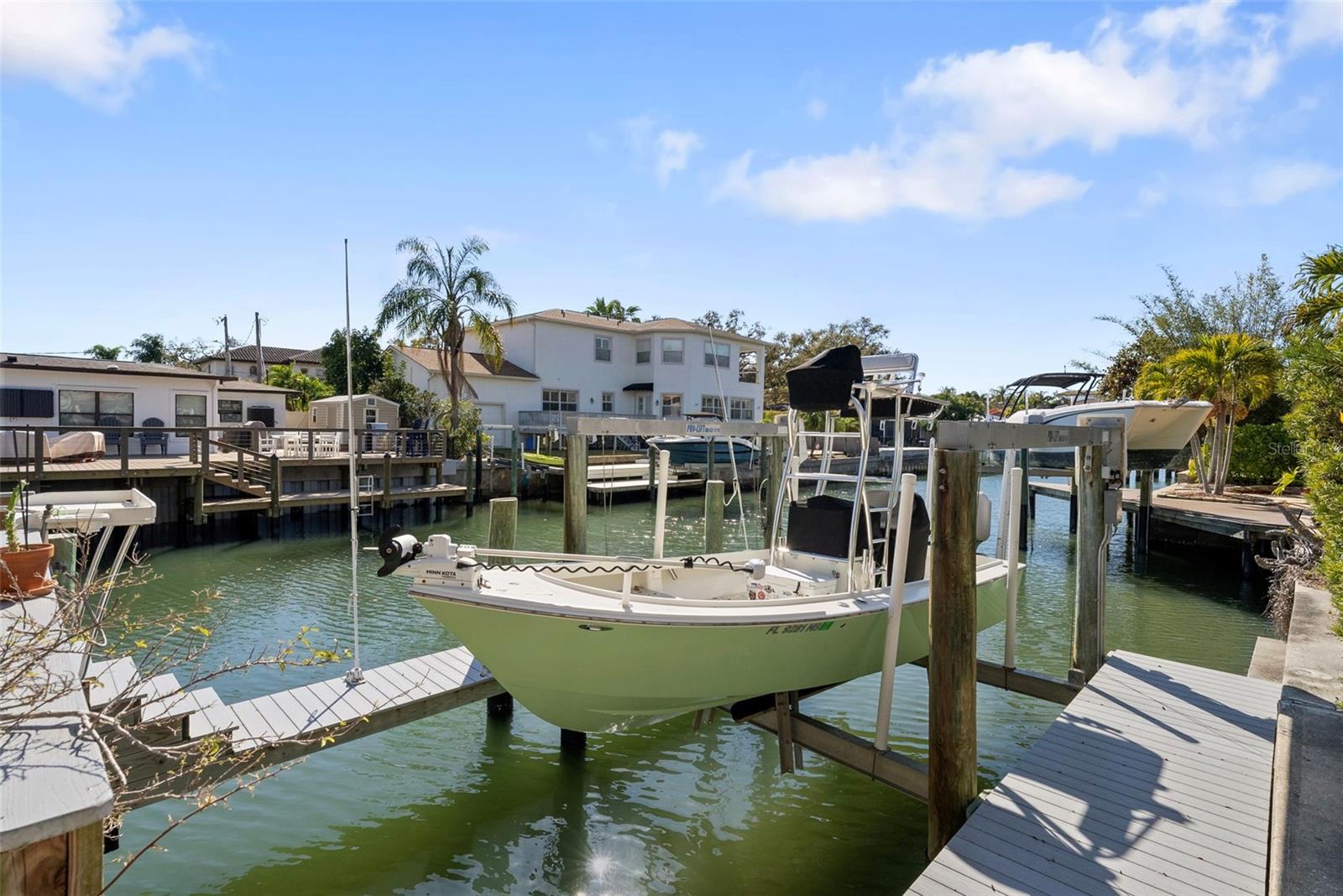 Listing photo id 34 for 4926 Melrose Avenue N