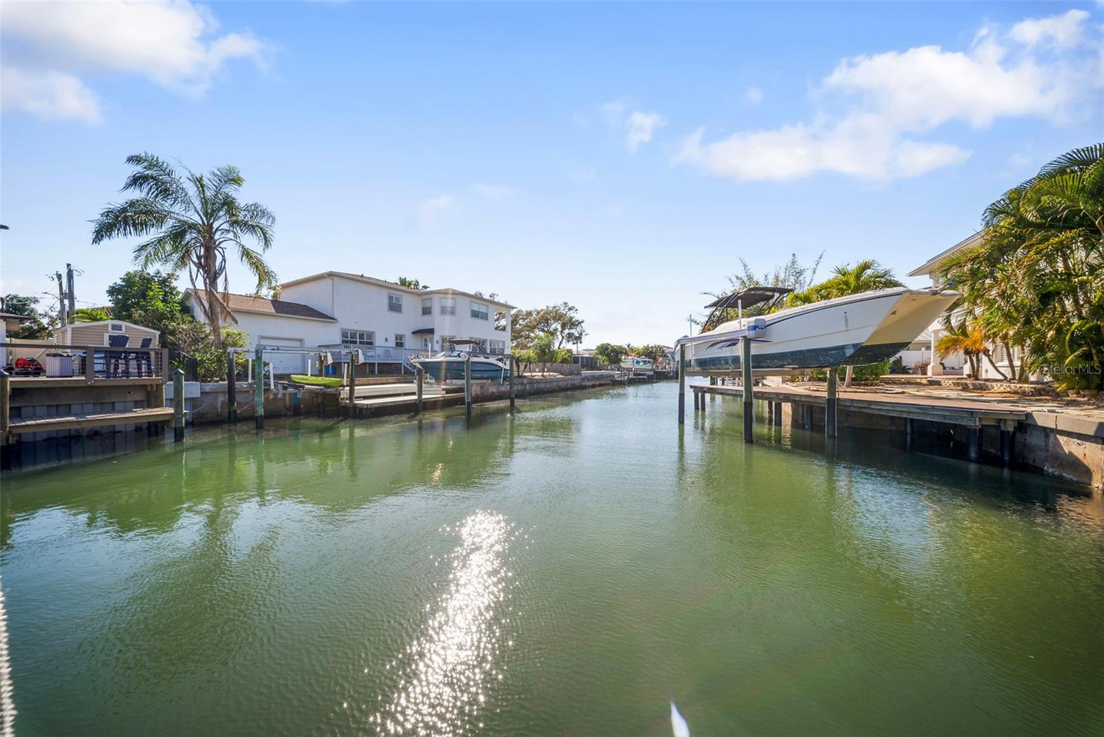 Listing photo id 35 for 4926 Melrose Avenue N