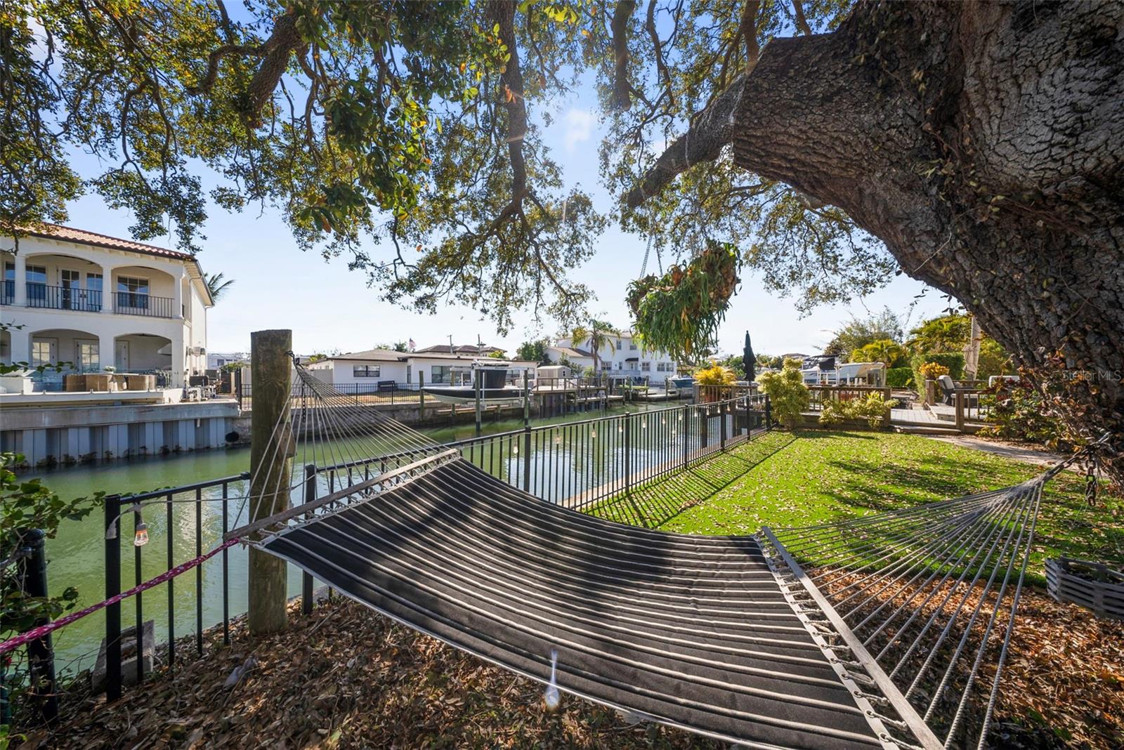 Listing photo id 38 for 4926 Melrose Avenue N