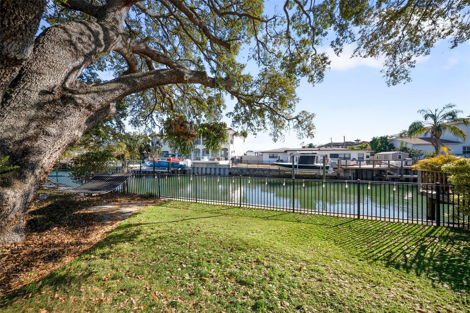 Listing photo id 39 for 4926 Melrose Avenue N