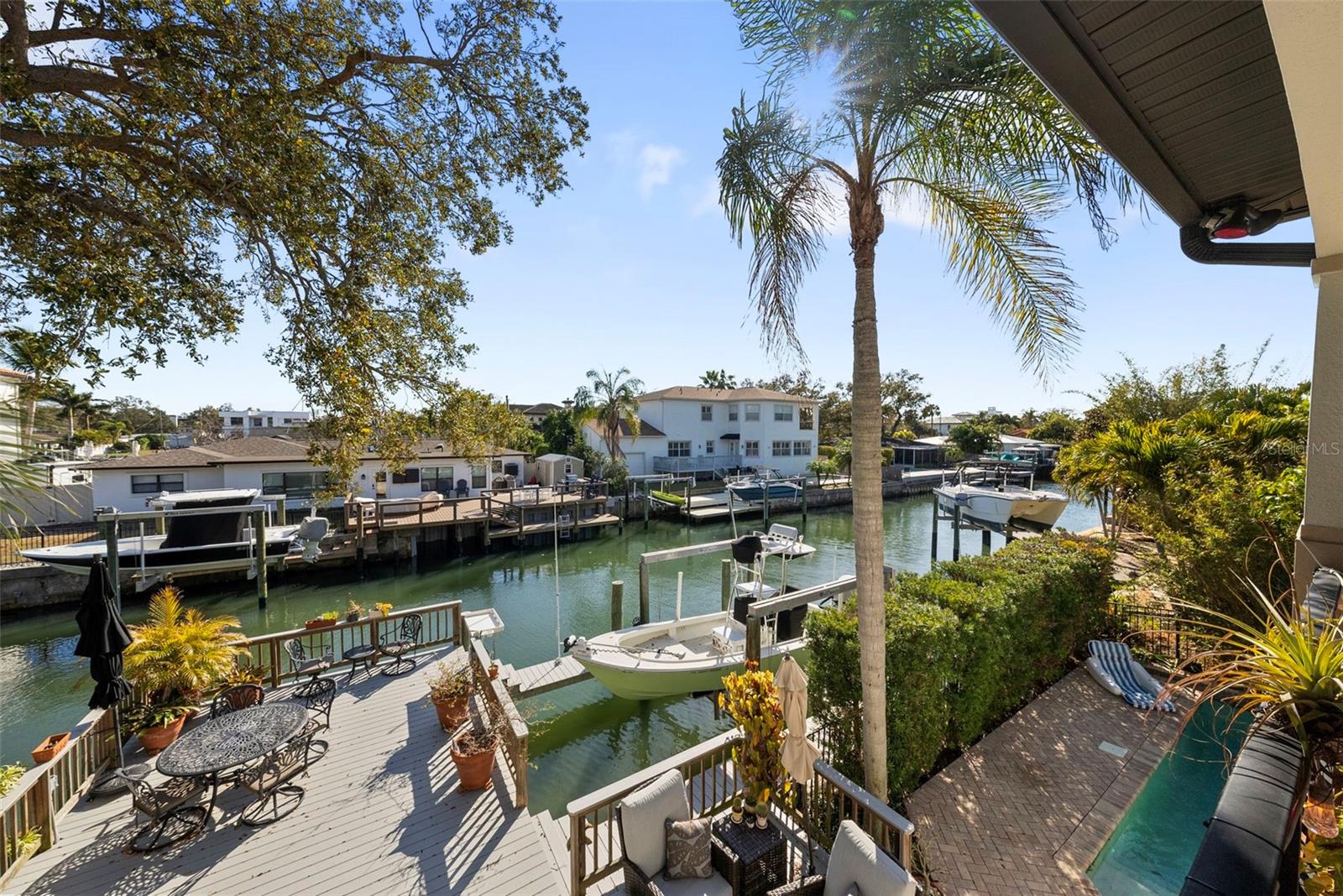 Listing photo id 40 for 4926 Melrose Avenue N