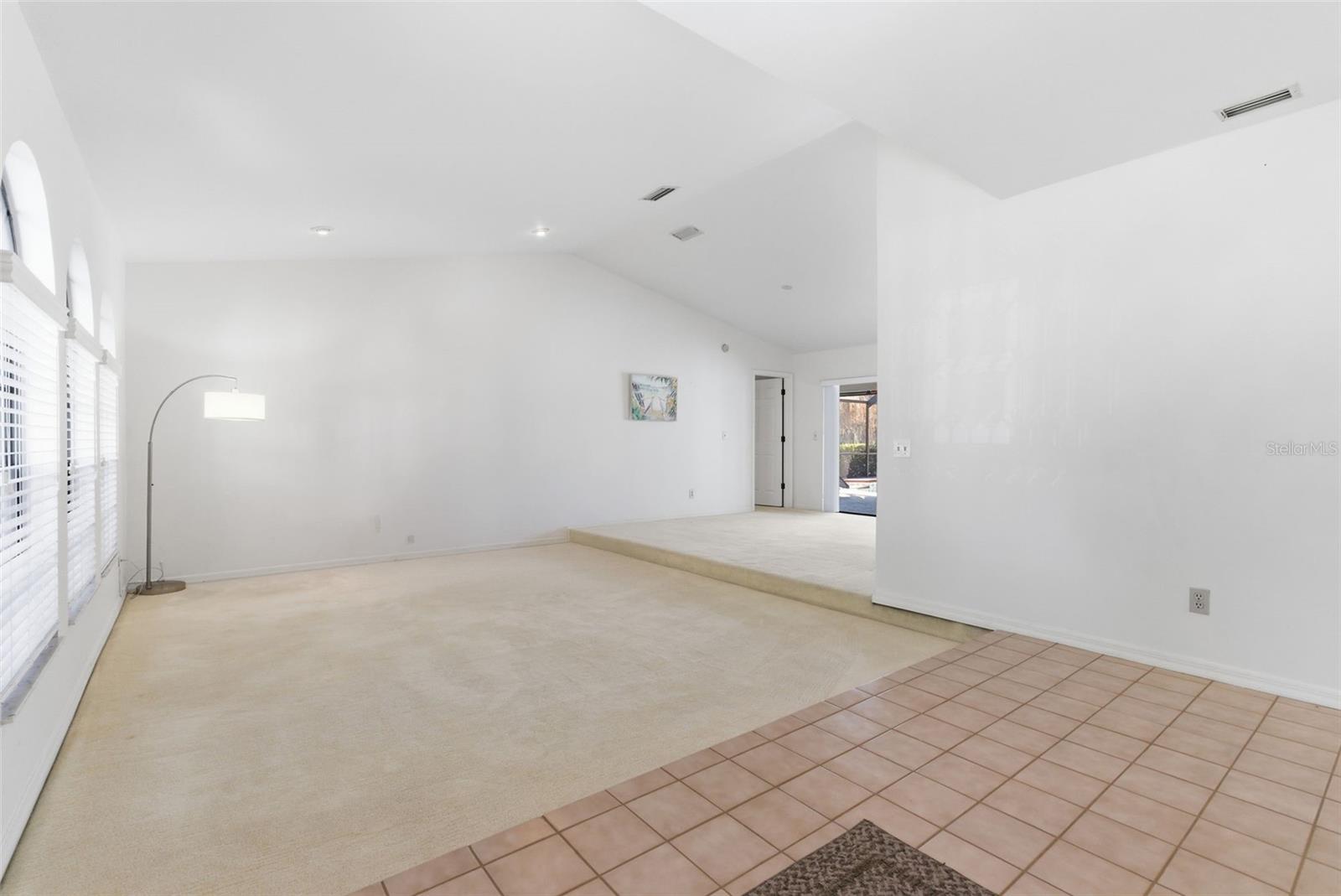 Listing photo id 10 for 3916 Cedar Cay Circle