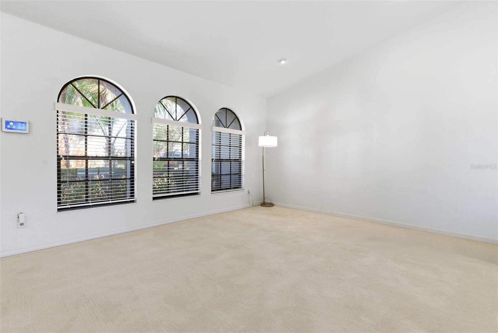 Listing photo id 11 for 3916 Cedar Cay Circle