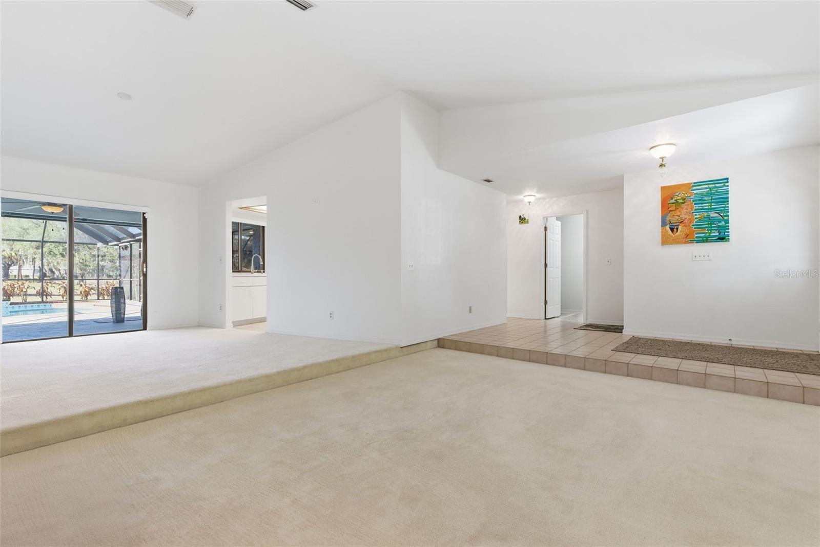 Listing photo id 12 for 3916 Cedar Cay Circle