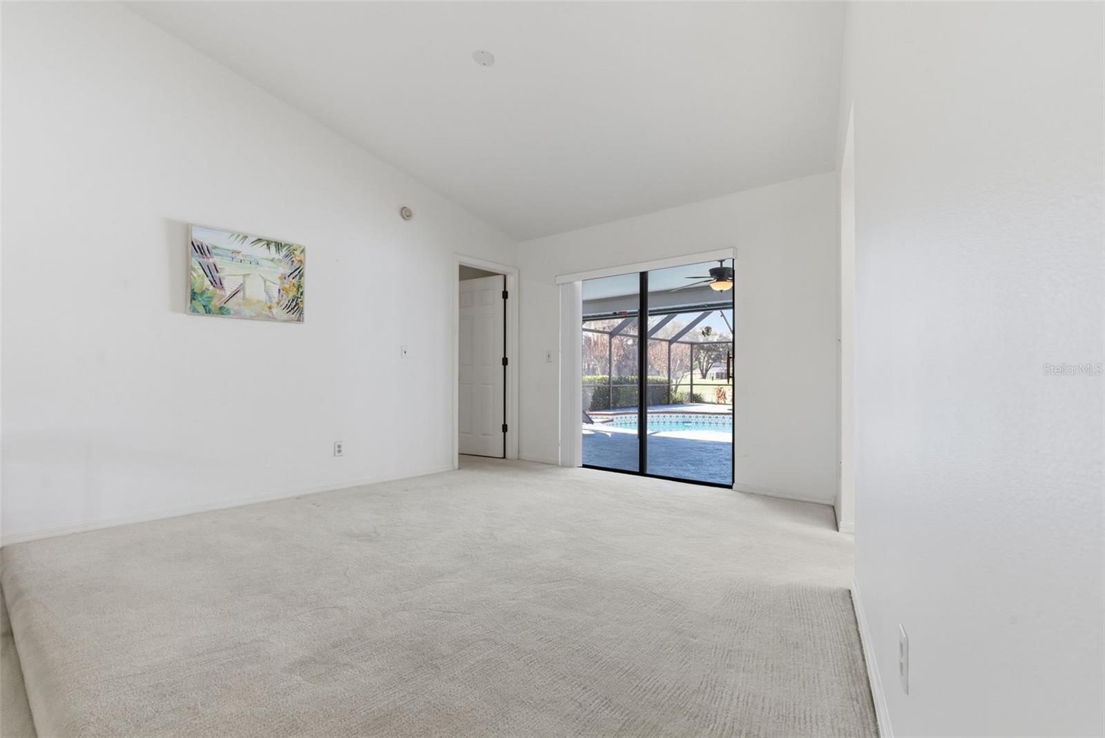 Listing photo id 13 for 3916 Cedar Cay Circle