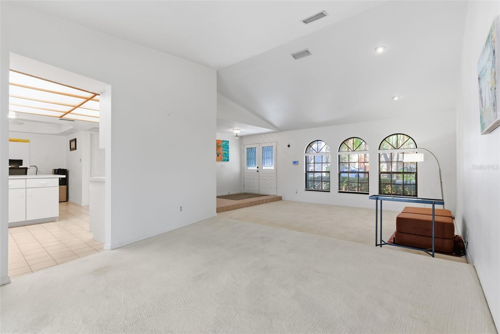 Listing photo id 14 for 3916 Cedar Cay Circle