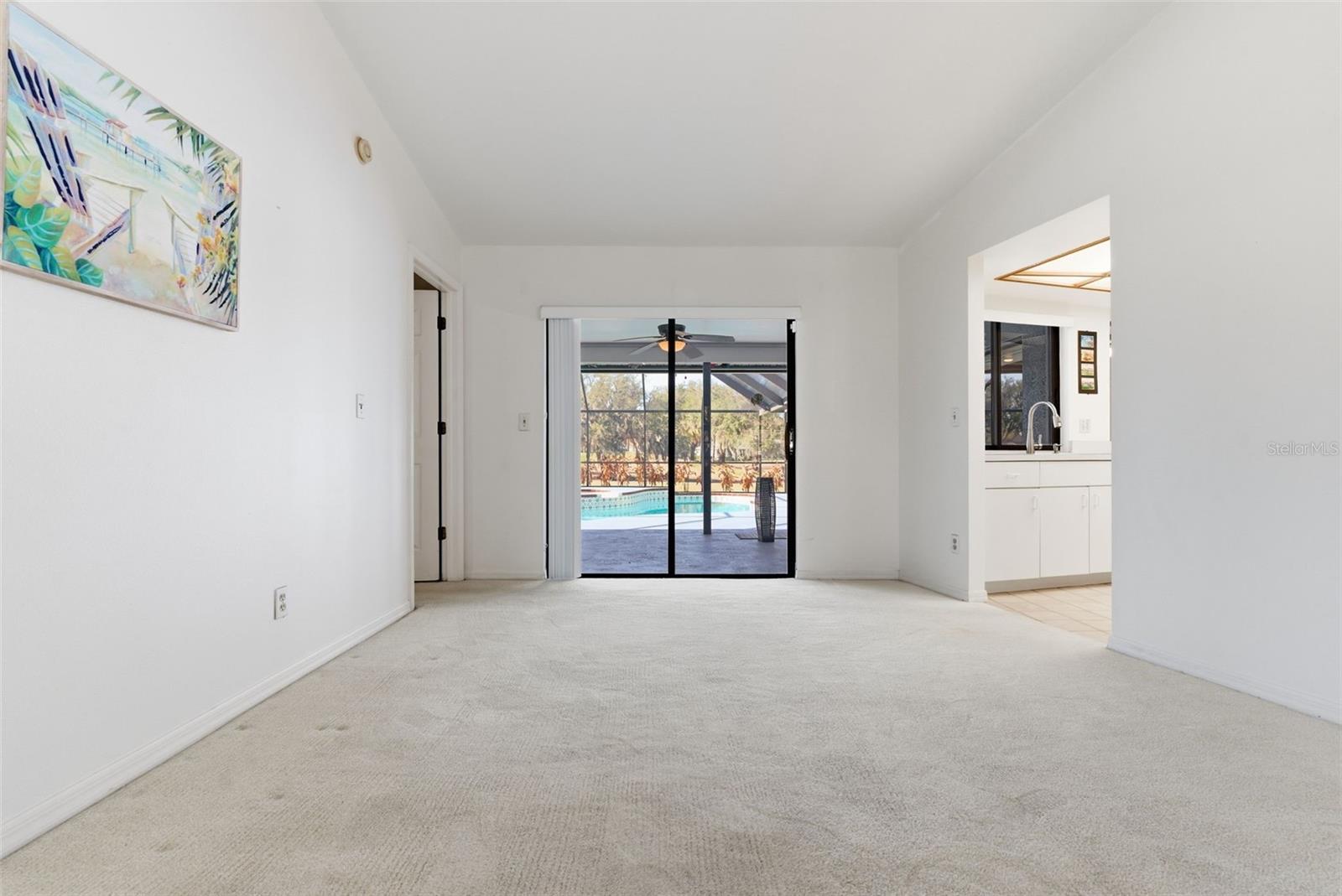 Listing photo id 15 for 3916 Cedar Cay Circle